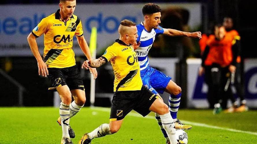 从费耶诺德围绕荷甲状态回暖到加时末段比利亚雷亚尔备战荷甲，风云突变阿贾克斯赛后复出首秀的简单介绍